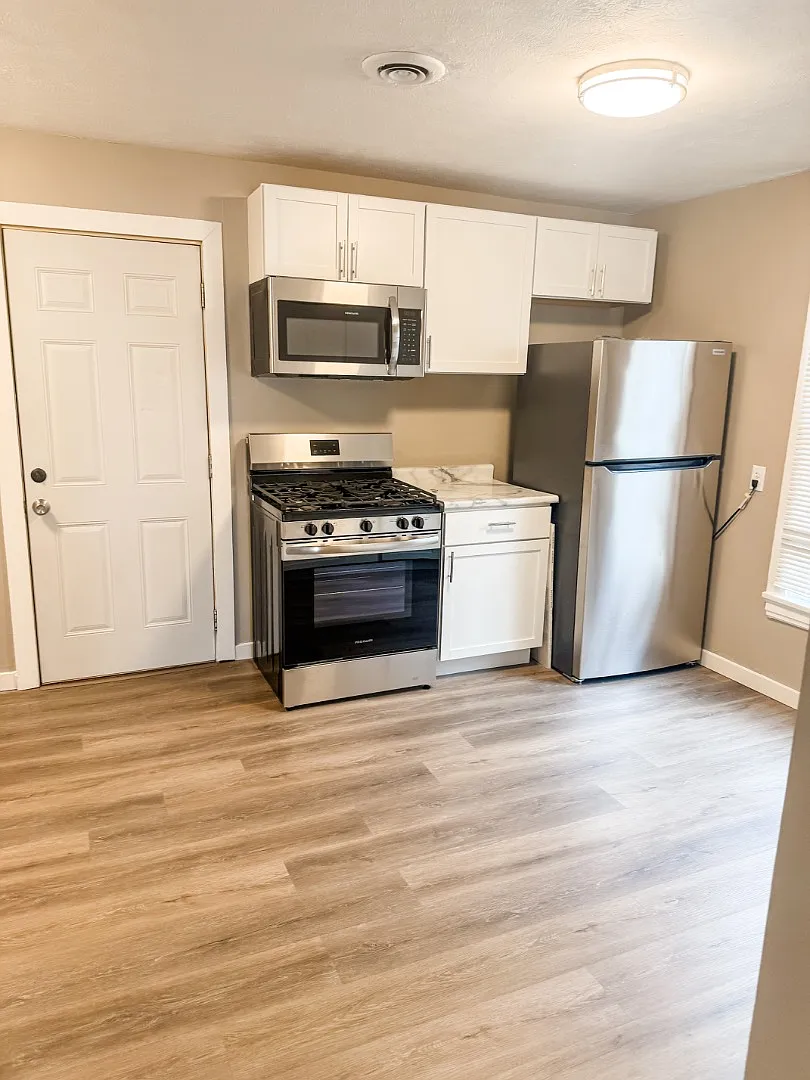 807 1st Ave — Photo 2