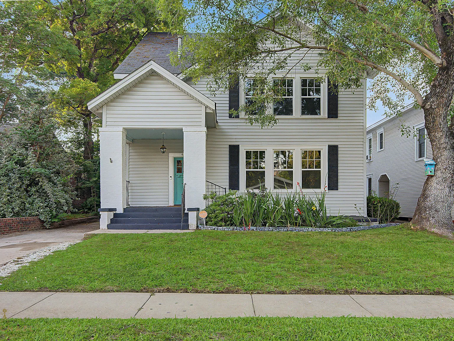 5 bed, 3.5 bath, 3748 sqft, $2,250 — Photo 1