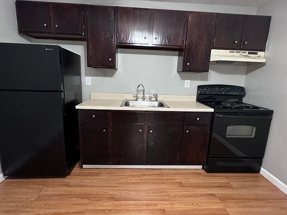 4th image of 1345 Bodwell Rd APT 17