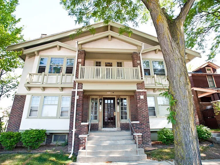 $1075 1 BR, 1 BA Apt, Incl Heat & Electric - Close to UW-Milwaukee - 3000 N Oakland Ave — Photo 15
