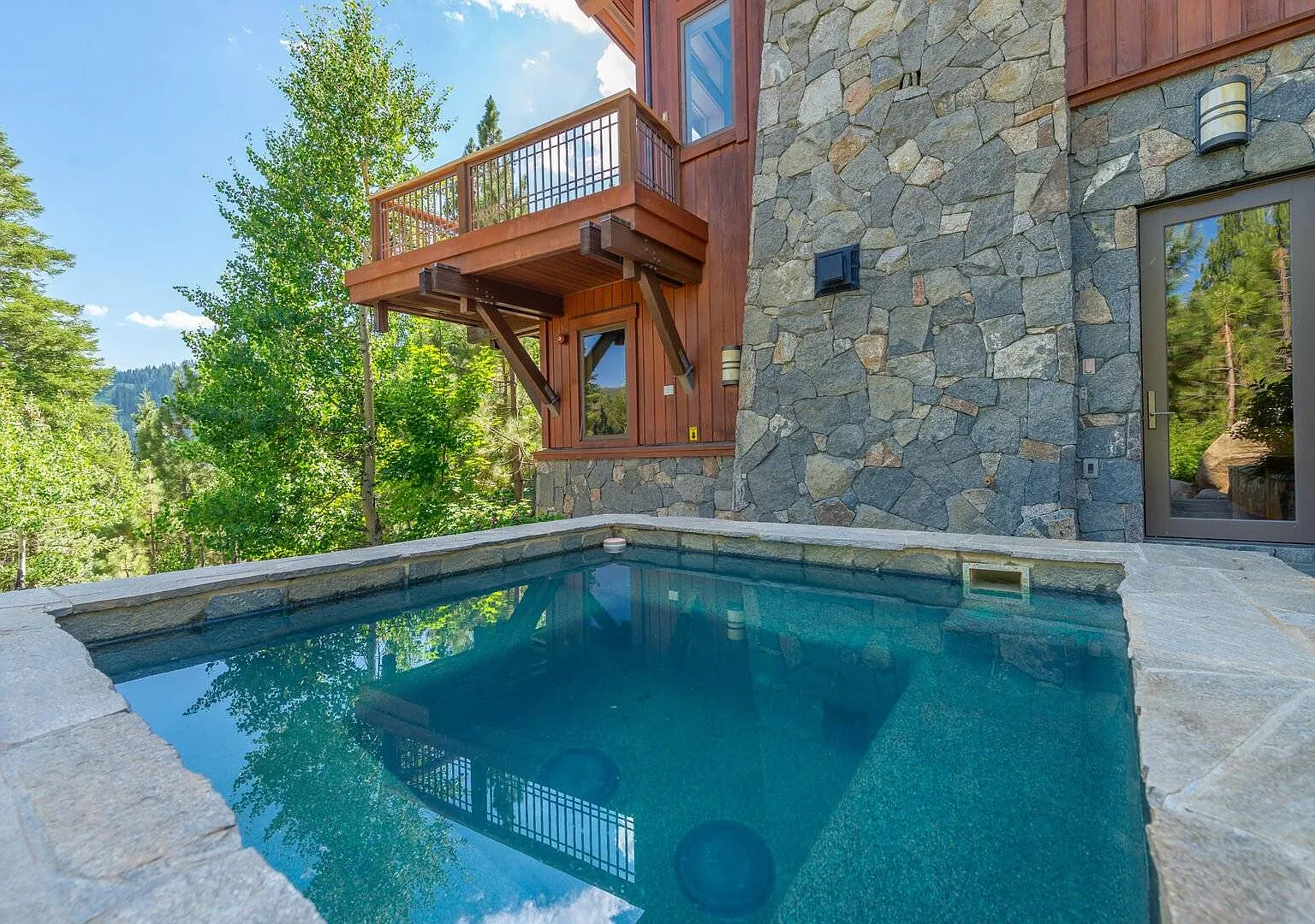 5 bed, 4.5 bath, 5018 sqft, $16,000 — Photo 3
