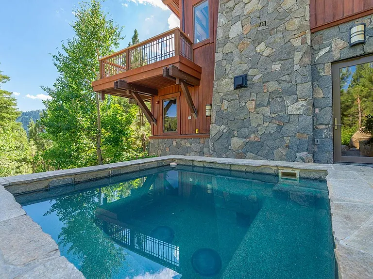 568 Hidden Lake Ct — Photo 3