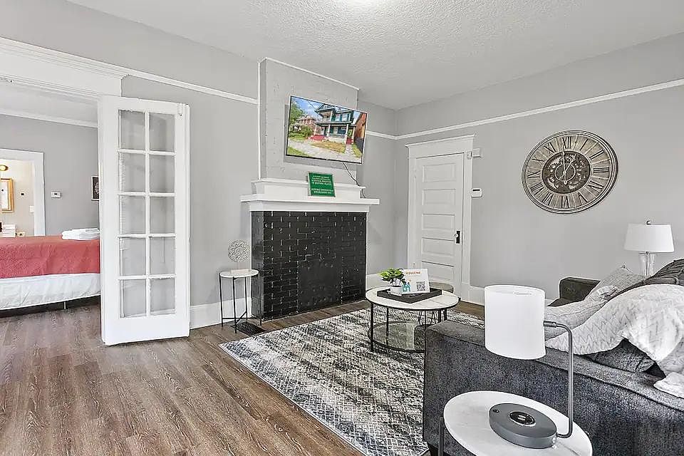 1st image of 45 W 10th St #1