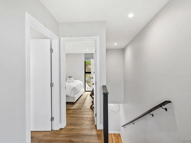 5830 Desert View Dr — Photo 35