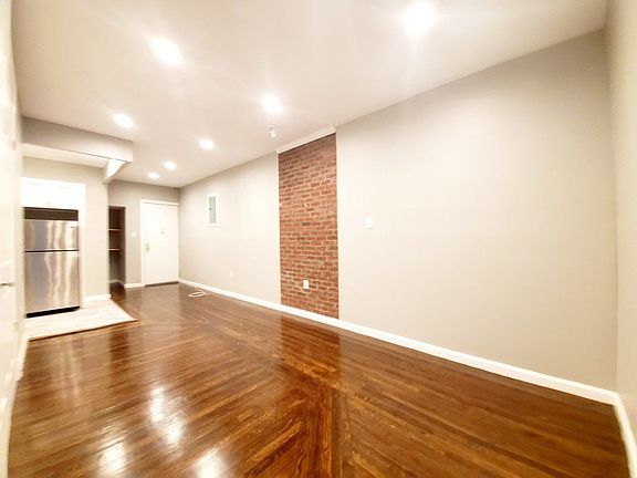 4th image of 2588 Creston Ave APT 35