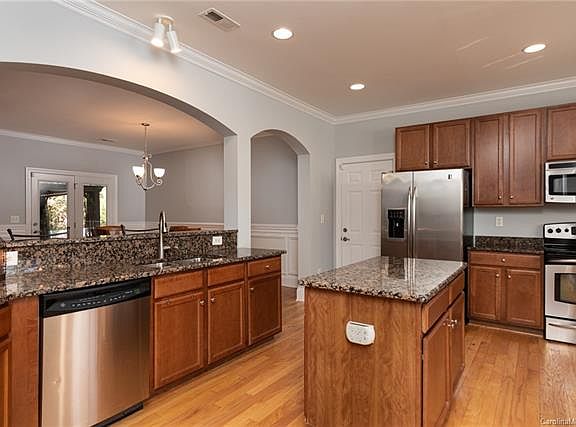5th image of 9590 Glenashley Dr