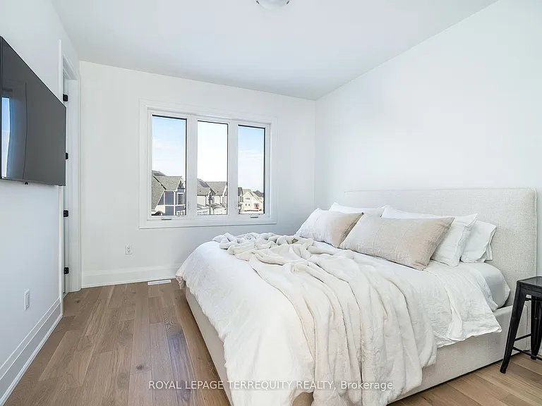 109 Stillwater Cres #L/T — Photo 28