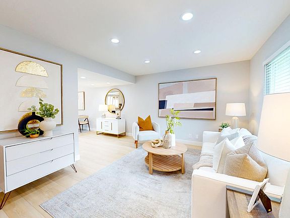 3rd image of 192 Oakbrook Cir