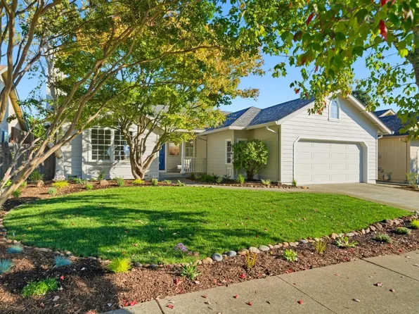 2061 Seville Street, Santa Rosa, CA 95403