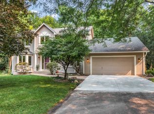 5635 Harding Ln, Shorewood, MN 55331