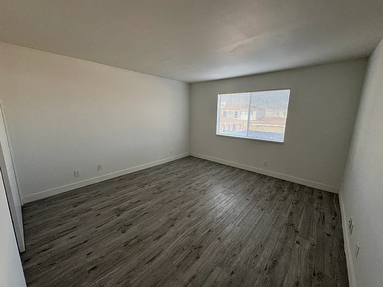 1602 W 218th St #14 — Photo 7