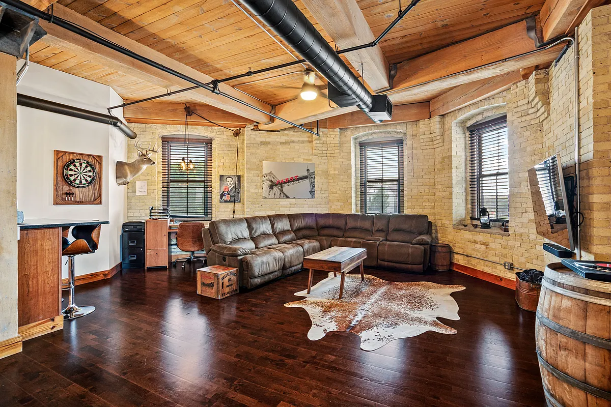 Building Photo - 1818 N Water St #306