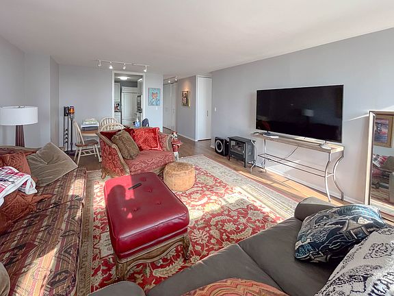 3rd image of 1660 N Lasalle St #1608