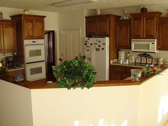 5th image of 7460 Burleson Ln