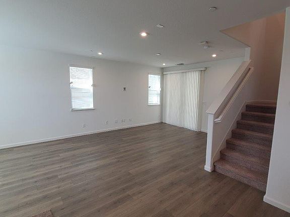 3rd image of 1185 Knox Way