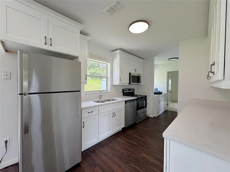 102 Edison St — Photo 5