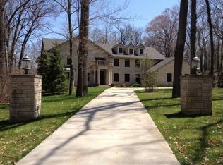 31040 Crestwood Dr, Franklin, MI 48025