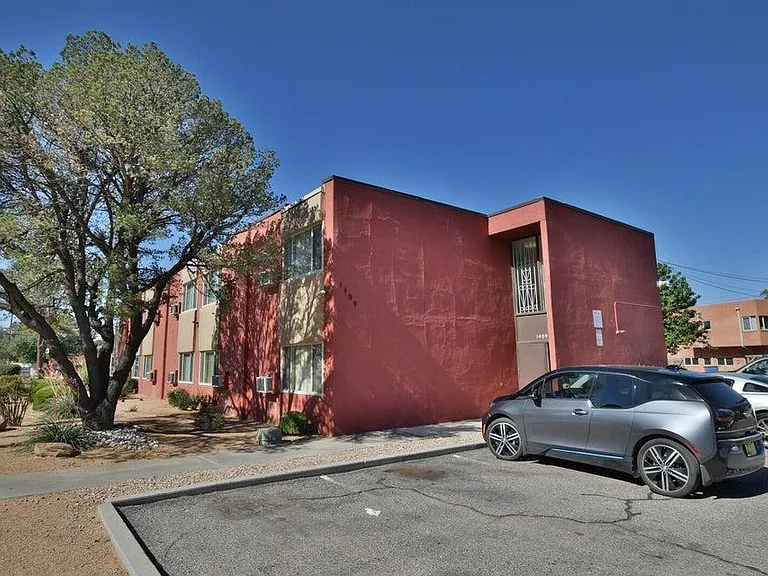 1409 Girard Blvd NE #U — Photo 12