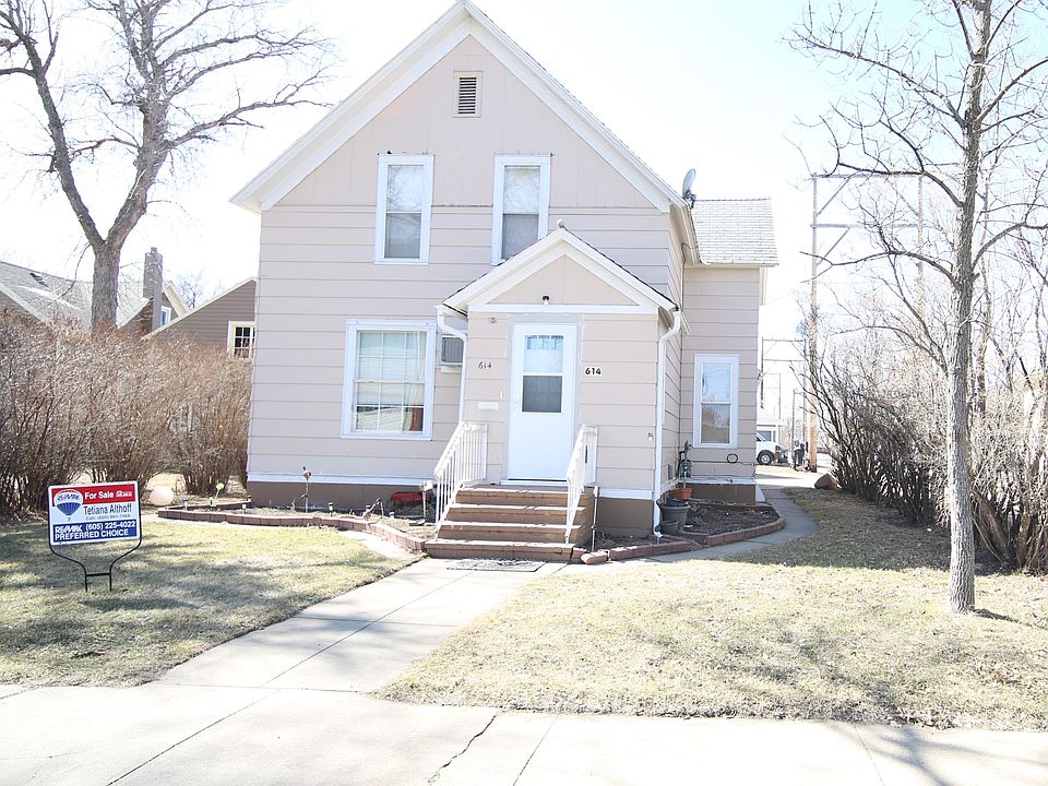 1st image of 614 S 1st St