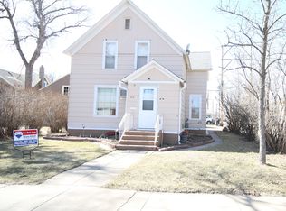 614 S 1st St, Aberdeen, SD 57401