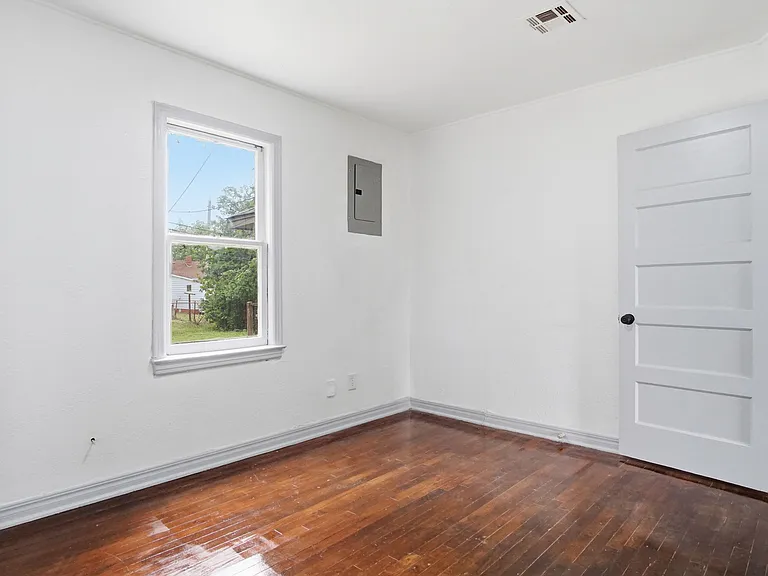 2228 SW Grand Blvd — Photo 14