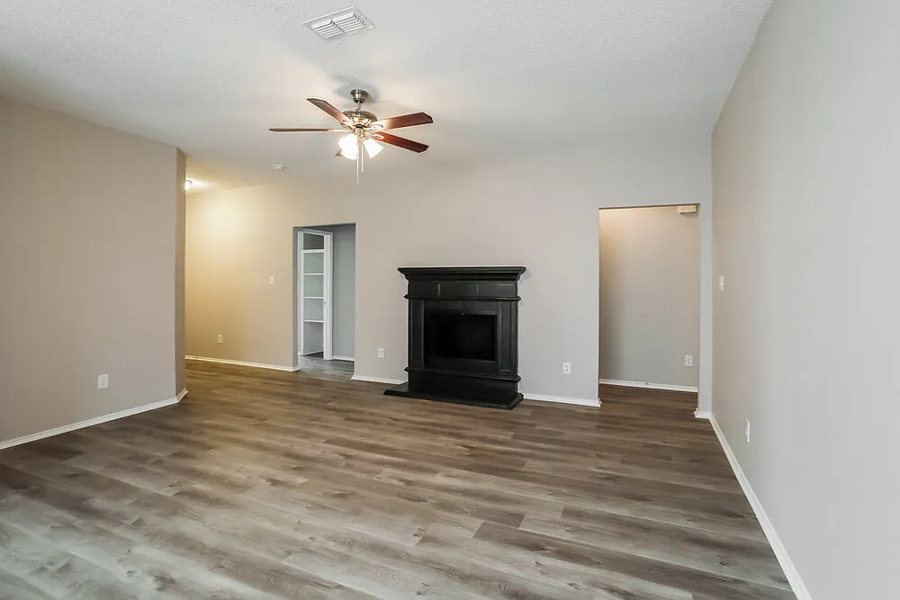 4 bed, 2.0 bath, 1724 sqft, $1,980 — Photo 4