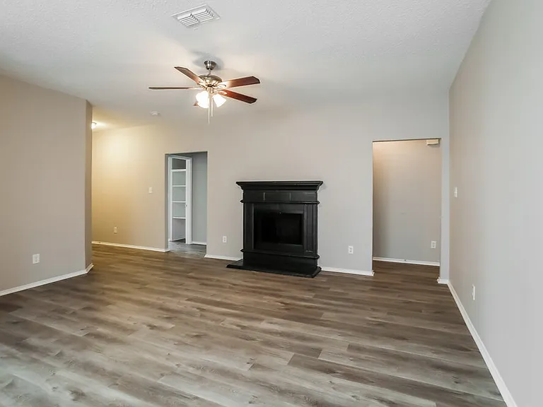 7213 Park Creek Cir W — Photo 4