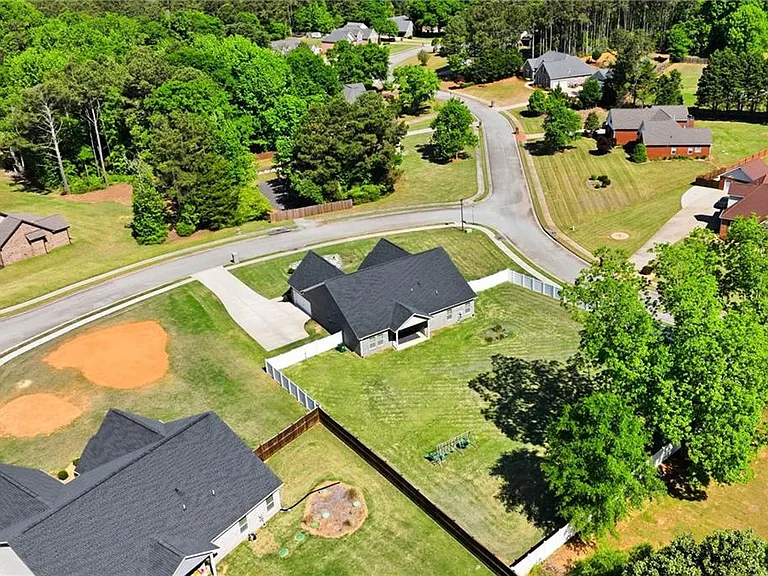 201 Cades Ct — Photo 34