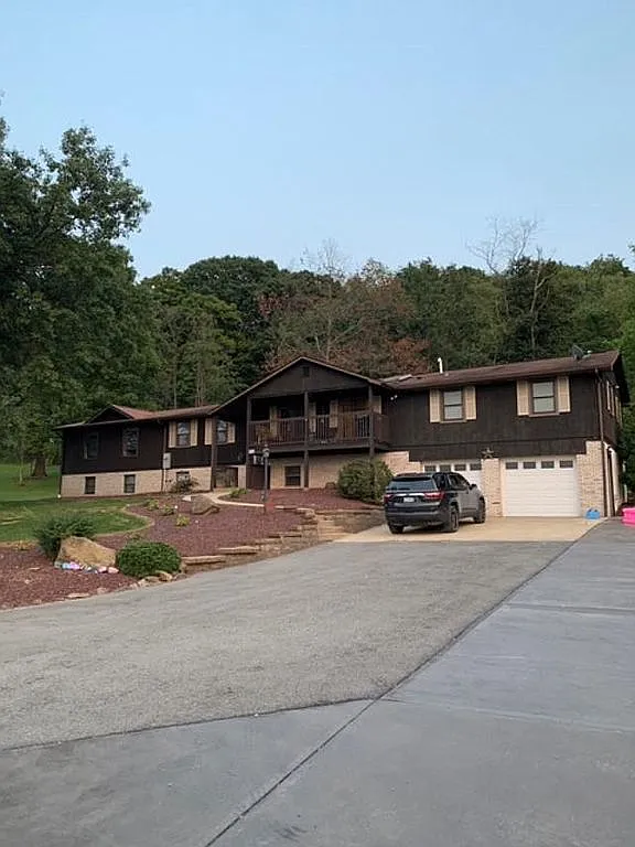 437 Jamison Ave photo 1