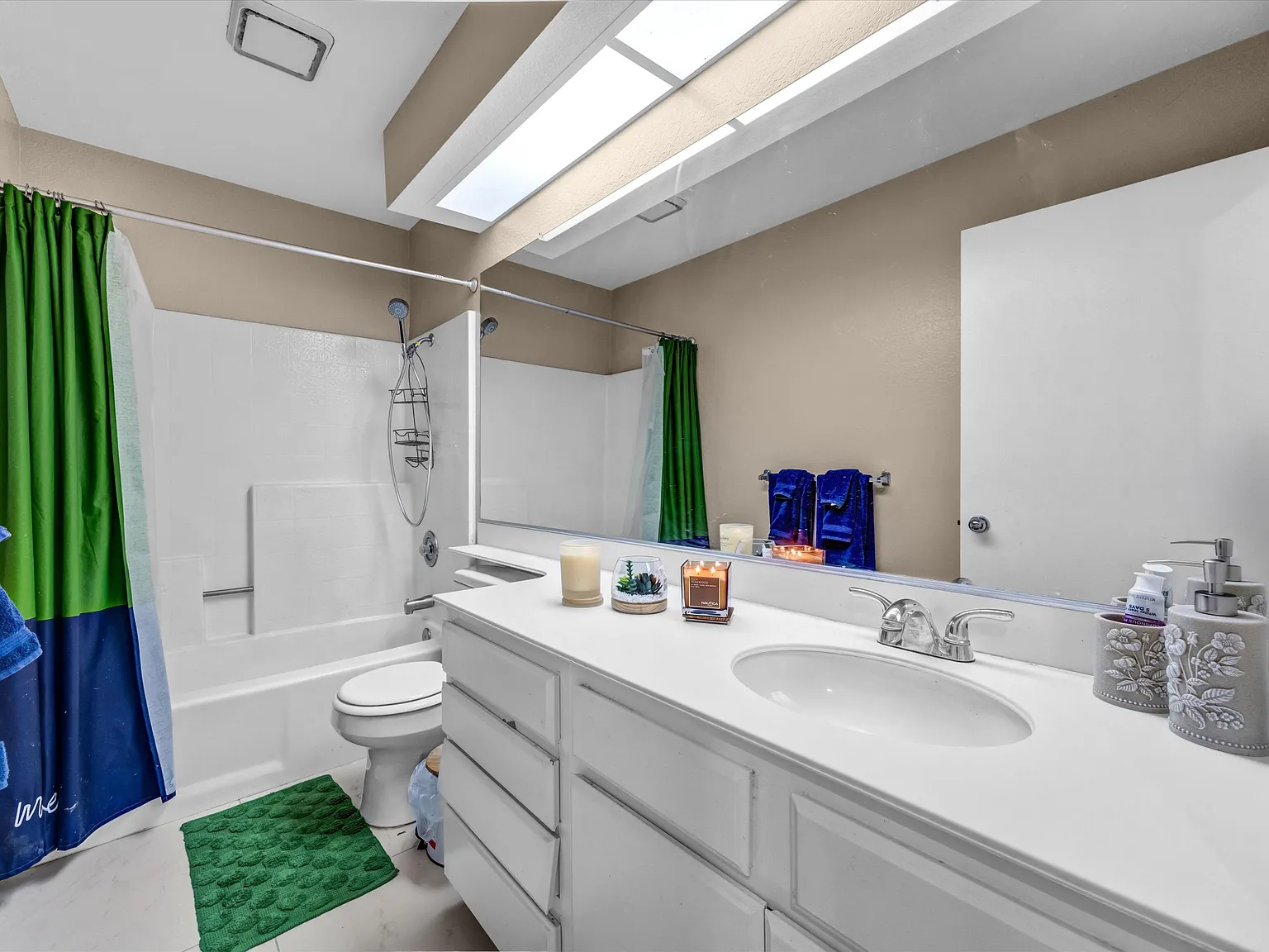 3 bed, 2.5 bath, 1472 sqft, $3,999 — Photo 4