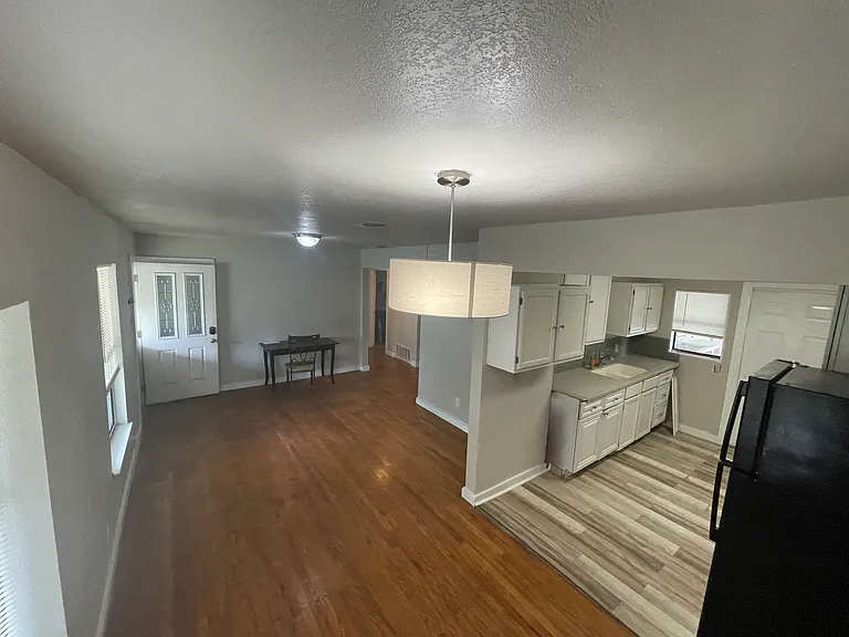 E Hutchins Pl — Photo 15