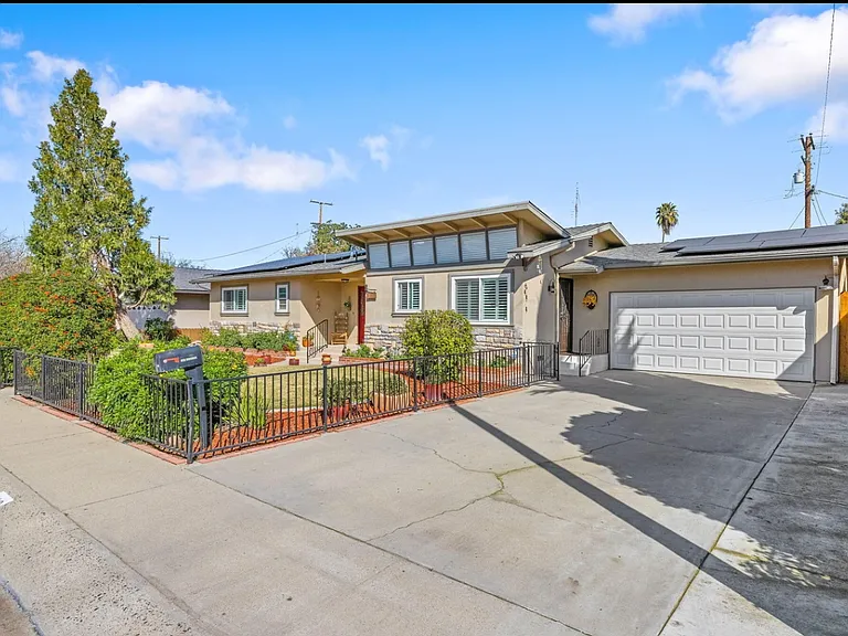 S Whitney Dr — Photo 1
