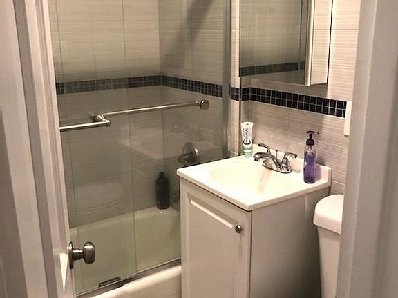 4th image of 1317 1st Ave APT 4