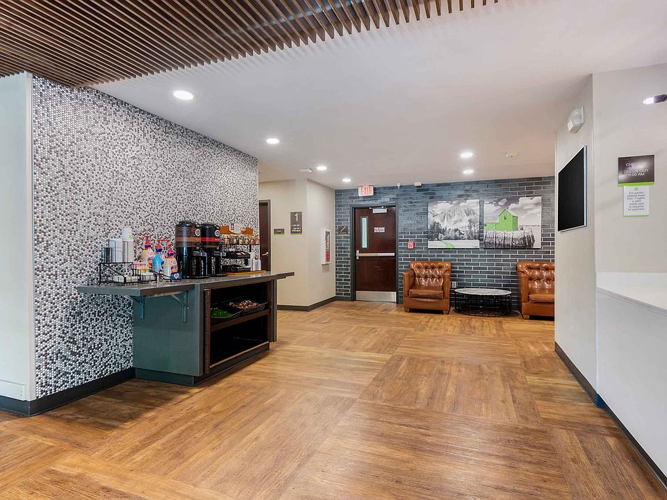 Lobby and Guest Check-in