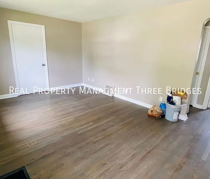 60 Mayme Dr — Photo 9