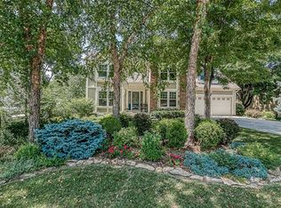 8462 Mettee Dr, Lenexa, KS 66219