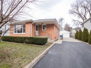 869 Driscoll Ct, Highland Park, IL