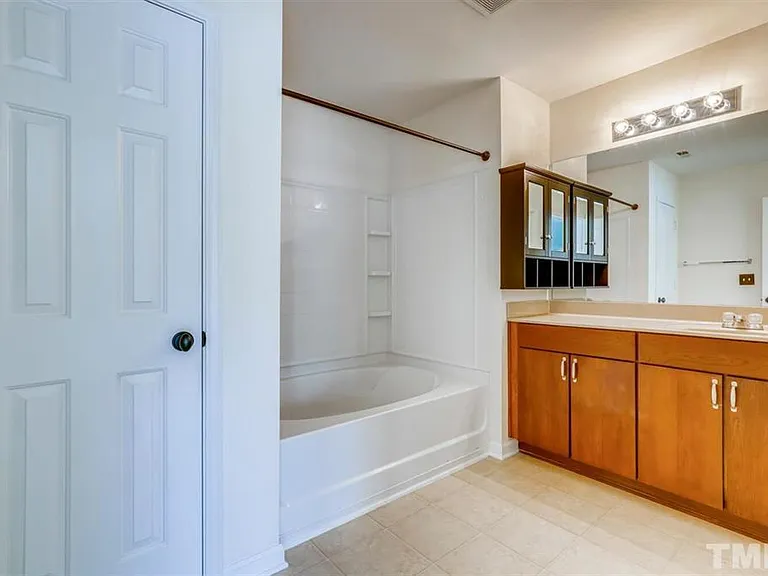 1003 Remington Oaks Cir — Photo 14