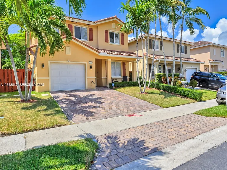 8956 SW 215th Ln — Photo 3
