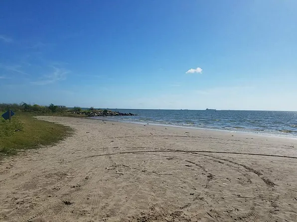 4725 Cedar St, Seabrook, TX 77586