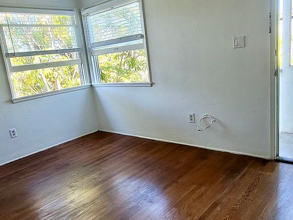 3rd image of 4309-15 Mentone St #4309