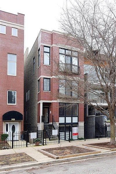 1st image of 2431 W Walton St #3