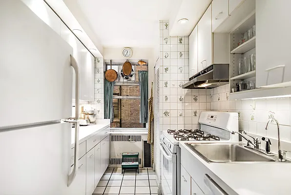 Sold by Century 21 Metropolitan | media 15