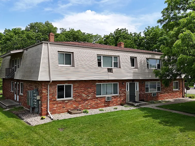 215 S Franklin St — Photo 1