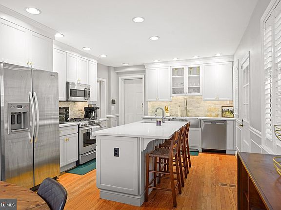 5th image of 212 Saint Dunstans Rd