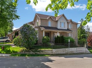 11 Pirie Dr #19, Dundas, ON L9H 6Z6