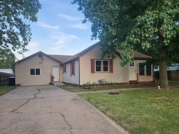 610 N Lincoln St, Belle Plaine, KS 67013