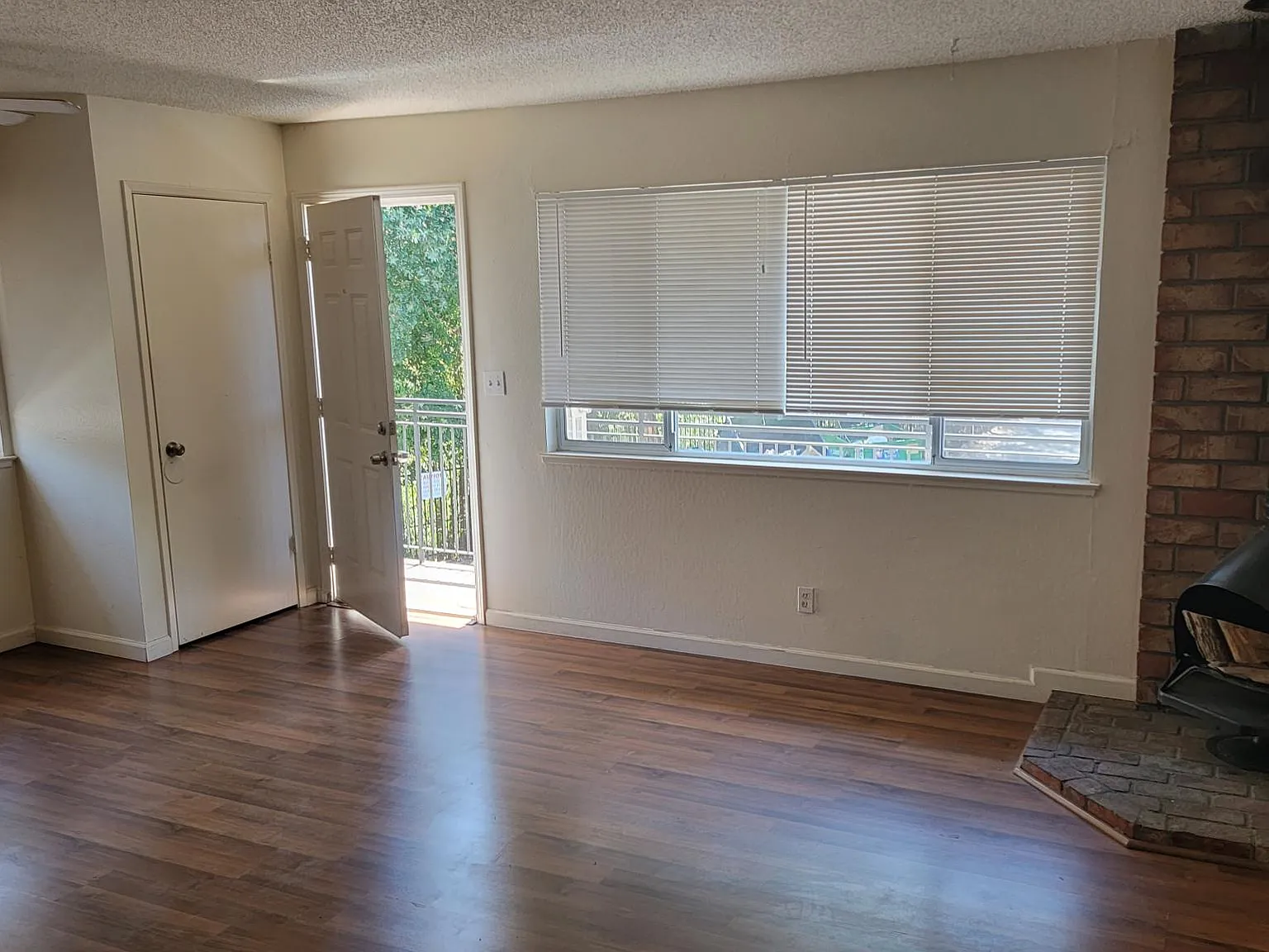 2 bed, 950 sqft, $1,695 — Photo 3