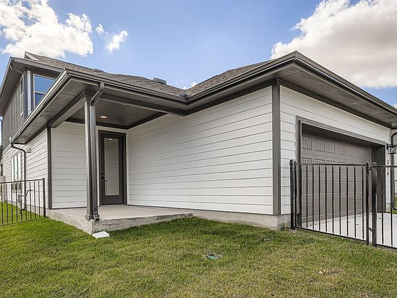 3rd image of 376 Orleanian Dr