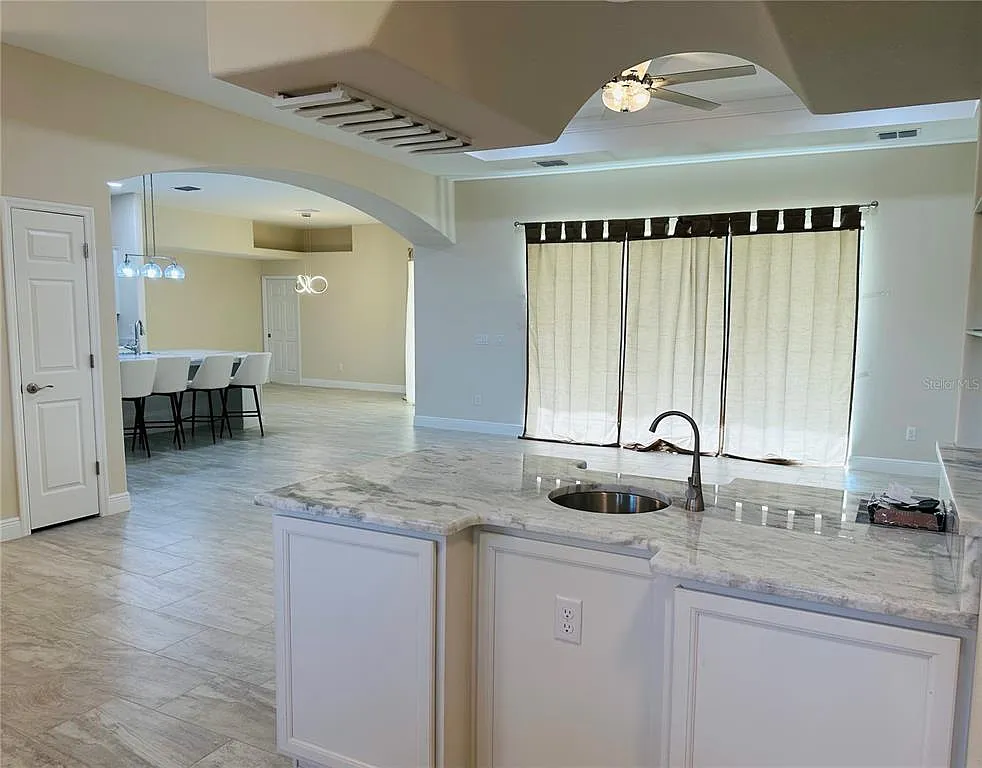 4 bed, 3.0 bath, 3543 sqft, $3,400 — Photo 3